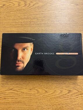 Garth Brooks The Limites Series Collectable Box Set 5 CDs 1 DVD 1 Book of Lyrics